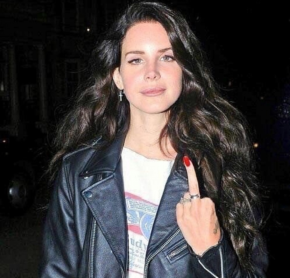 Lana to paparazzi
